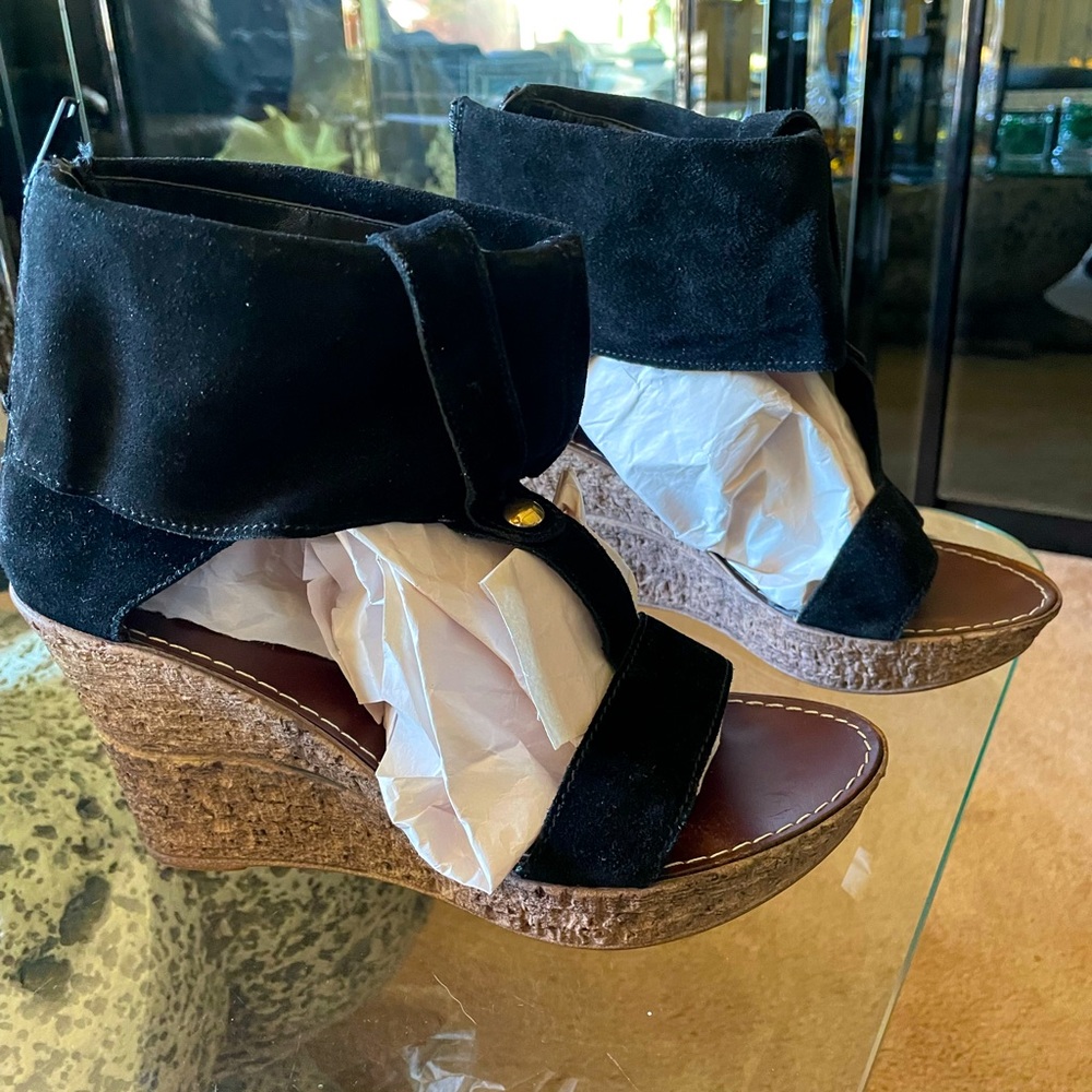Tata Italia Women’s Comfortable Wedge in black suede, size 38, size 7